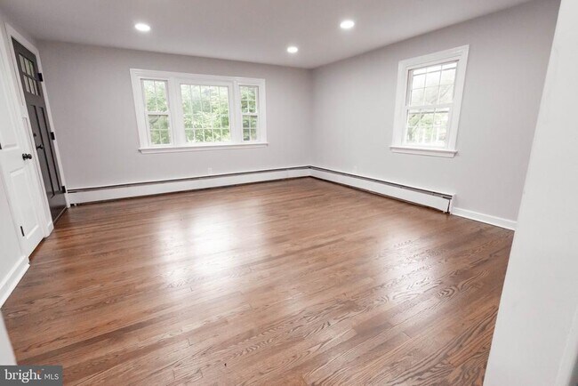 Building Photo - 912 Hilltown Pike