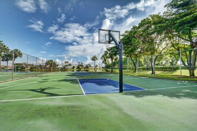 Building Photo - 10332 Islander Dr