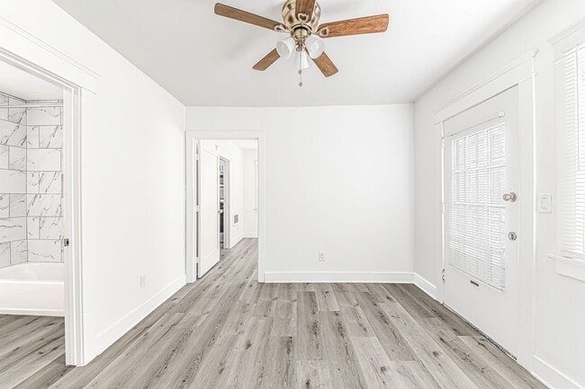 Interior Photo - 525-537 Chestnut Avenue