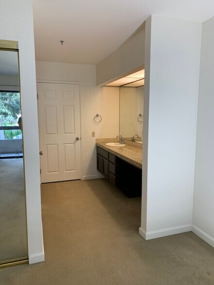 Building Photo - 5765 Friars Rd