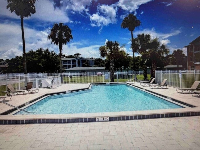 Building Photo - 204 16th St