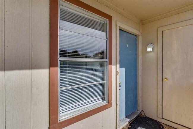 Building Photo - 11907 Alpheus Ave