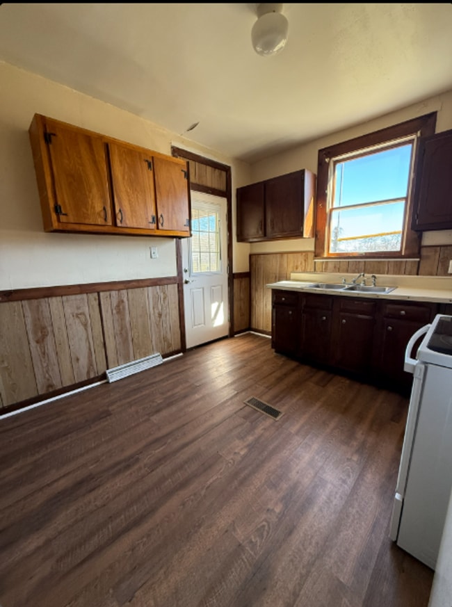 Building Photo - Charleroi, PA-2 Bedroom, 1 Bath