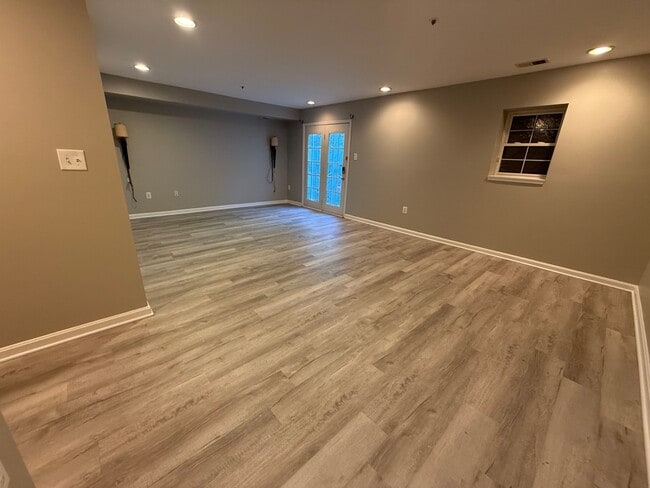 Building Photo - 2037 Woodshade Ct