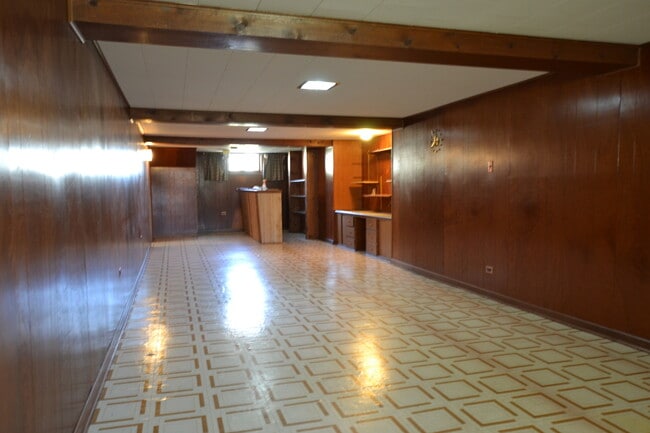 Building Photo - 2900 W 101st Pl