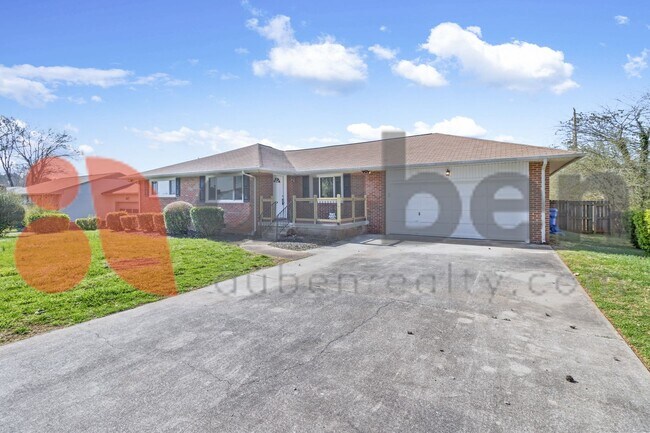 Building Photo - 4430 Lilac Ln