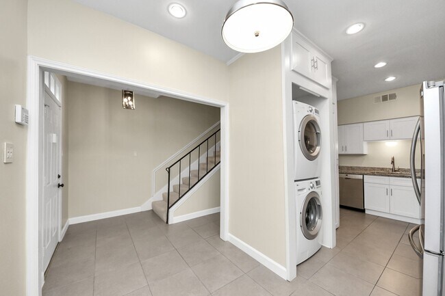 Building Photo - 7545 Brompton St