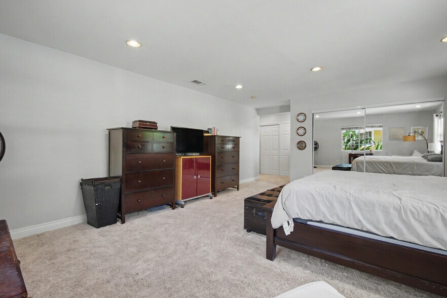 Building Photo - 5706 Comanche Ave