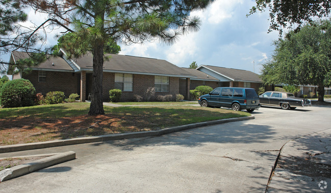 Building Photo - Countryside Apartments