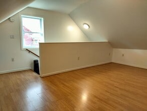 Building Photo - 15 Oak St