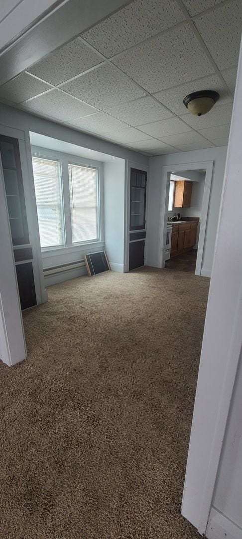Building Photo - 2 bedroom upper, ready immediately!