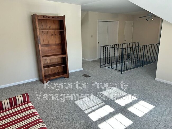 Building Photo - 127 College Cir