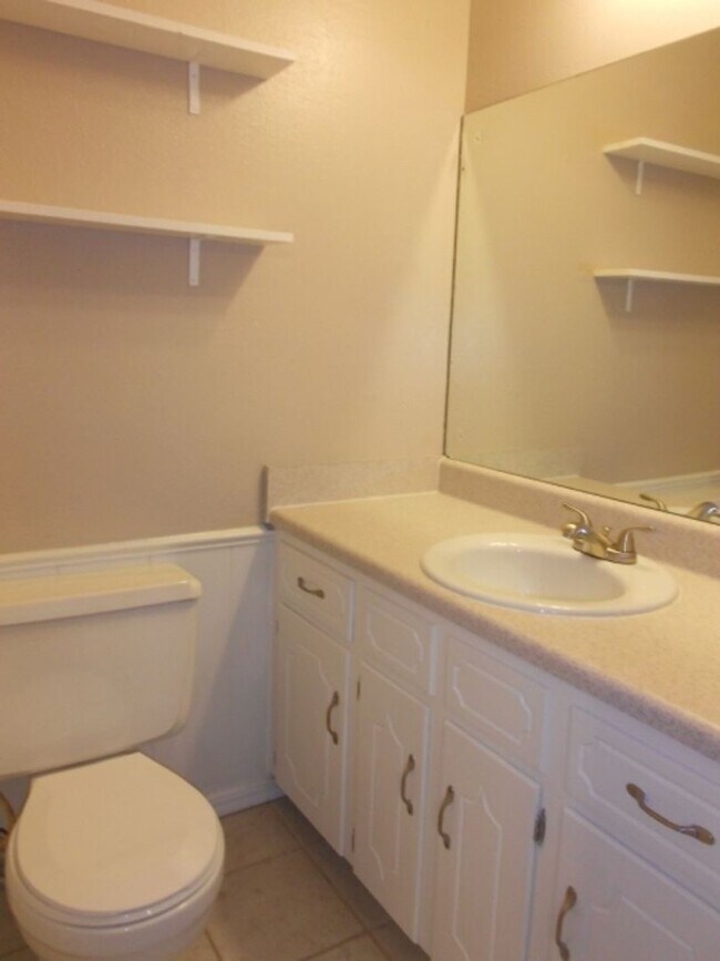 Building Photo - 305 NE 46th St