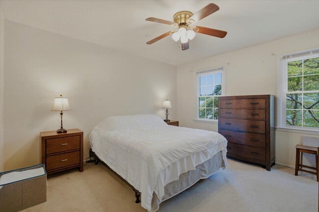 Building Photo - 899 Holborn Ct