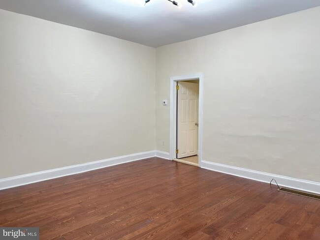 Building Photo - 2528 Poplar St