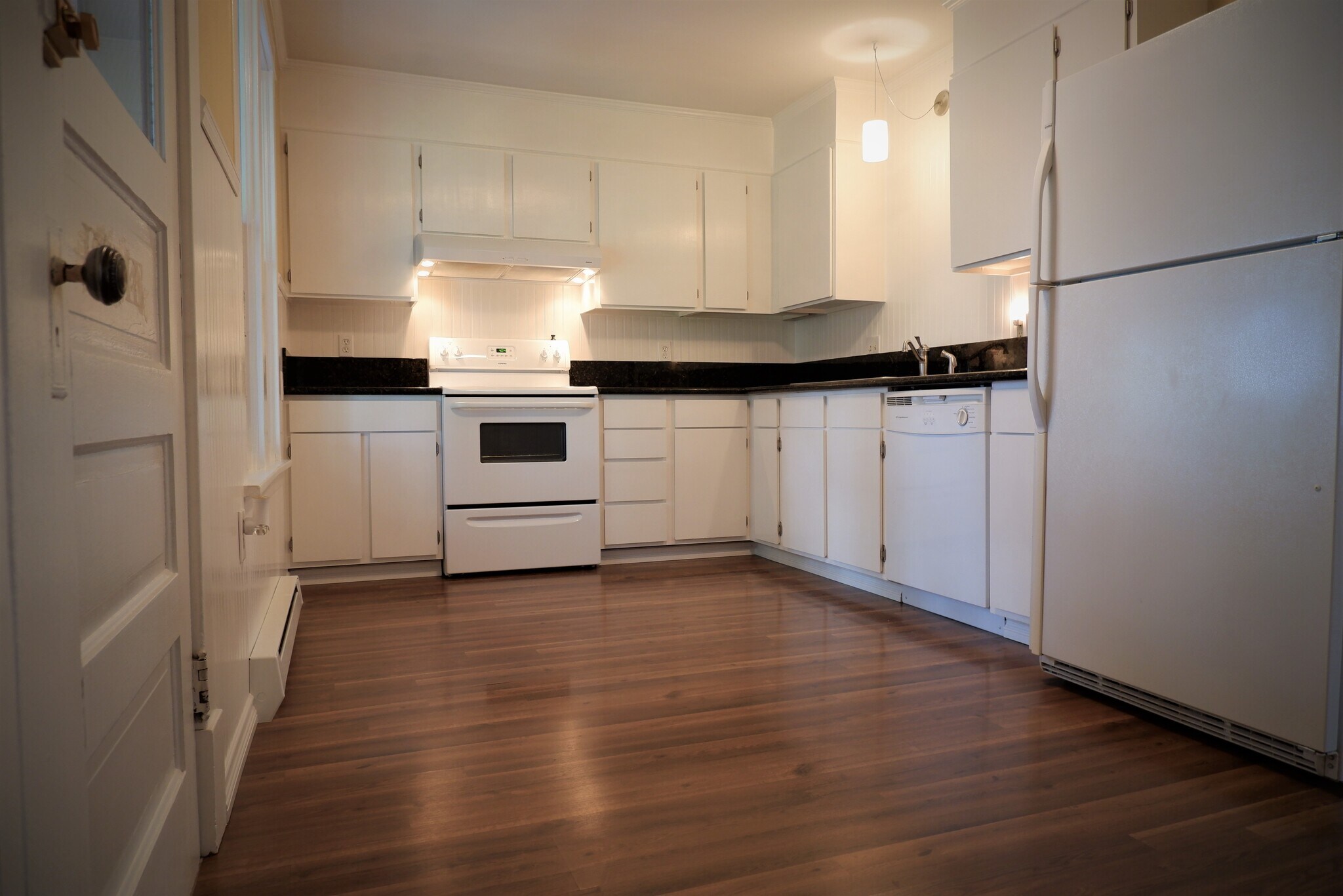 Amazing kitchen with room for a kitchen table! - 3517 E 32nd Ave