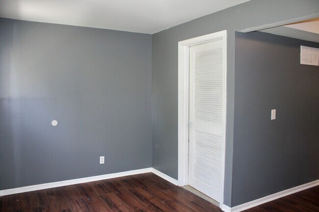 Building Photo - 3922 Herrick St