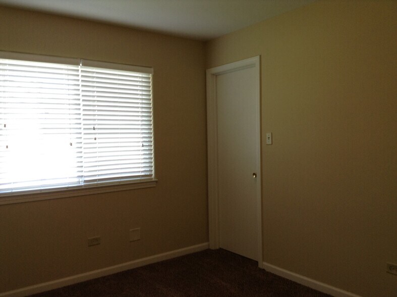 Building Photo - 25830 S Brookfield Ct