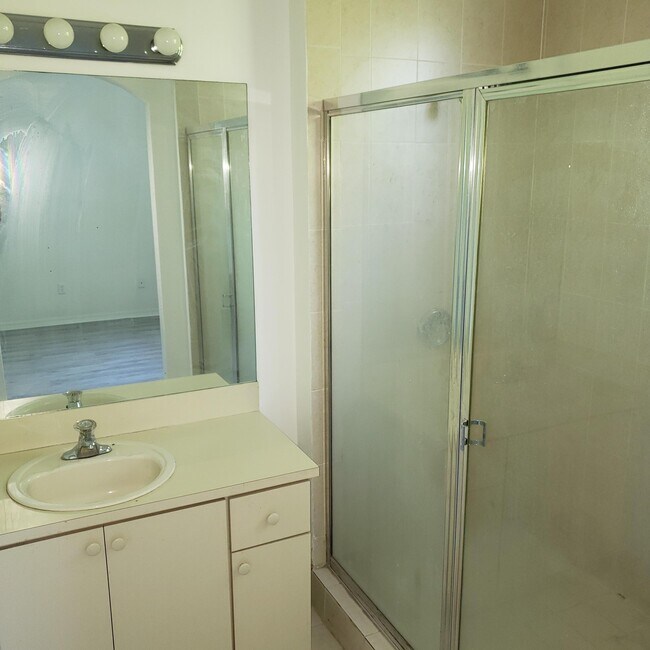 Building Photo - 4948 Leeward Ln