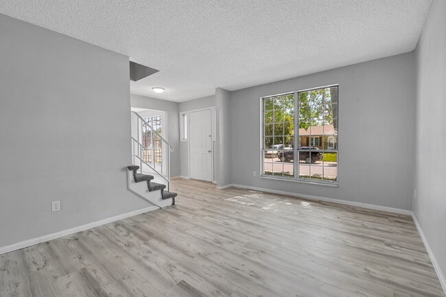 Building Photo - $2,895 - 3 Bed, 2.5 Bath Home with Central...