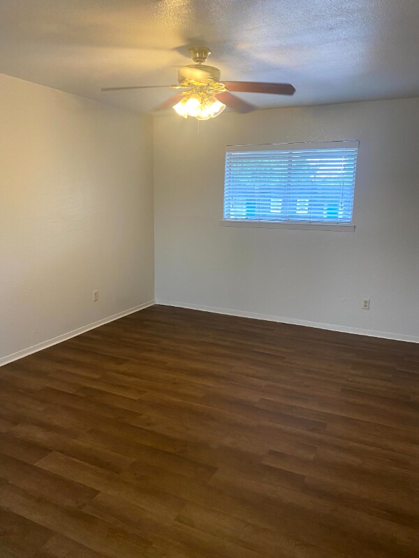 Building Photo - 206 N Pine Ave