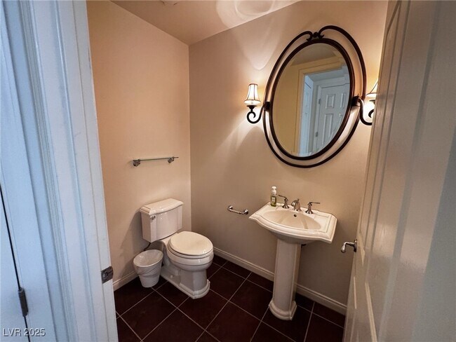 Building Photo - 2405 W Serene Ave