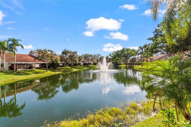 Building Photo - 7464 Pinewalk Dr S