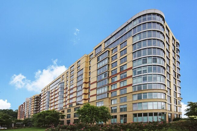 Building Photo - 8100 River Rd