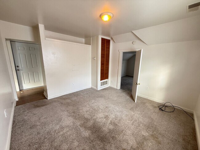 Building Photo - 1206 Pringle Ave