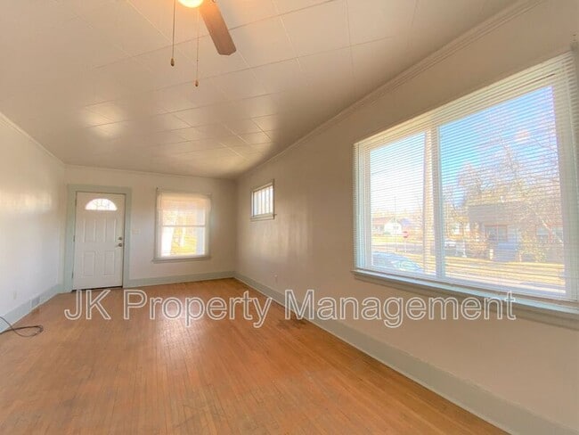 Building Photo - 1626 Central Ave