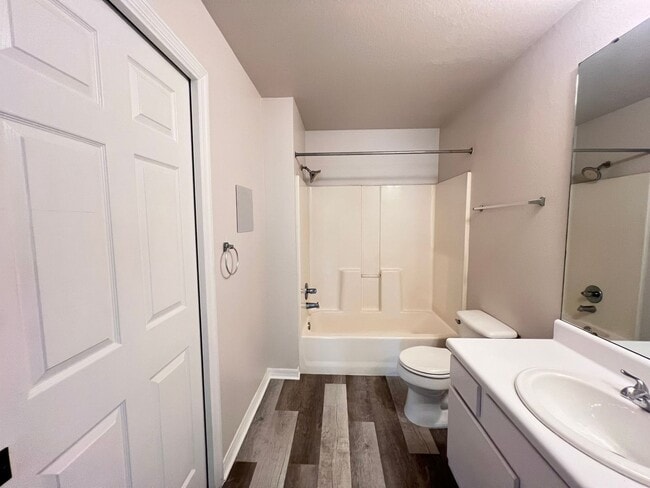 Building Photo - Awesome apartment at Cypress fairway!