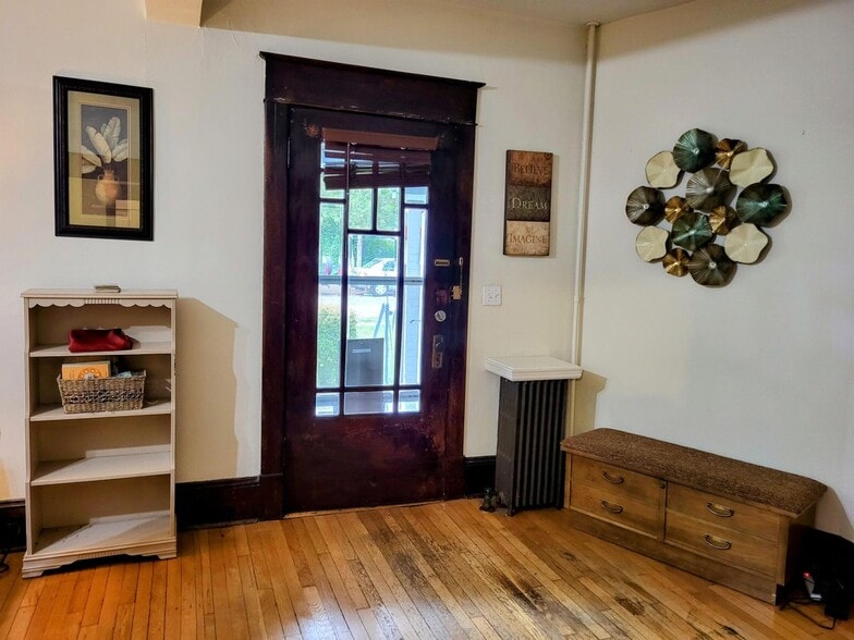 Building Photo - 1841 Oxford Ave SW