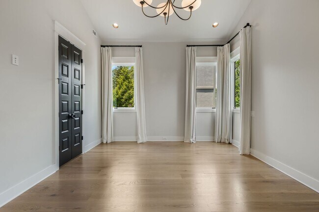 Building Photo - BEAUTIFUL CUSTOM BUILT HOME. 12 SOUTH ACRO...