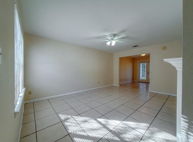 Building Photo - 696 Timberwood Cir E