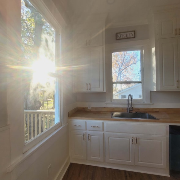 Building Photo - 343 Adelle St