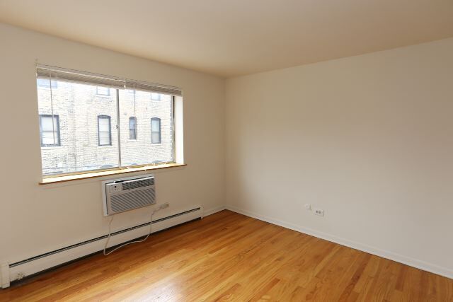 Building Photo - 503 W Briar Pl