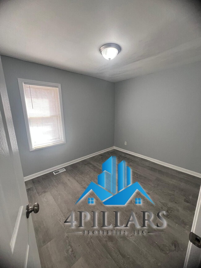 Building Photo - "Spacious 4-Bed, 2-Bath Gem on Kentucky Street – 2,178 Sq. Ft. of Comfort!"