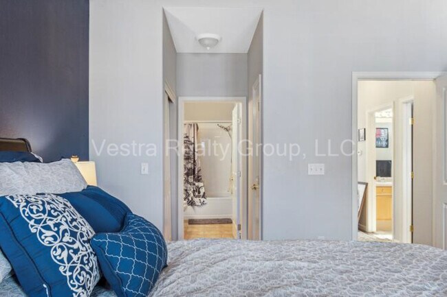 Building Photo - 3912 S Carson St