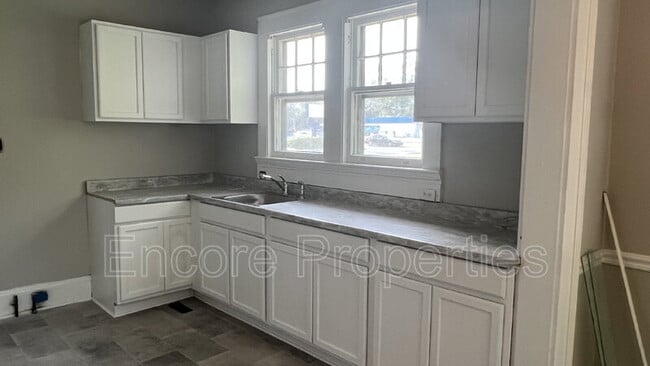 Building Photo - 705 Rhem St