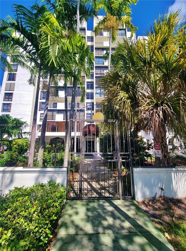 Building Photo - 77 Crandon Blvd