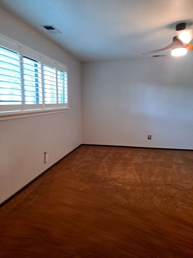 Building Photo - ALL PROSPECTIVE TENANTS MUST SUBMIT A $58 NON-REFUNDABLE APPLICATION FEE PER APPLICANT ONLINE AND...
