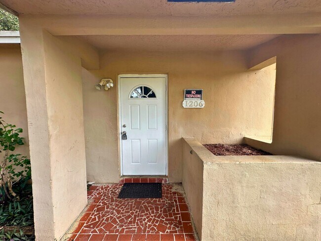 Primary Photo - 1206 NW 17th Ave