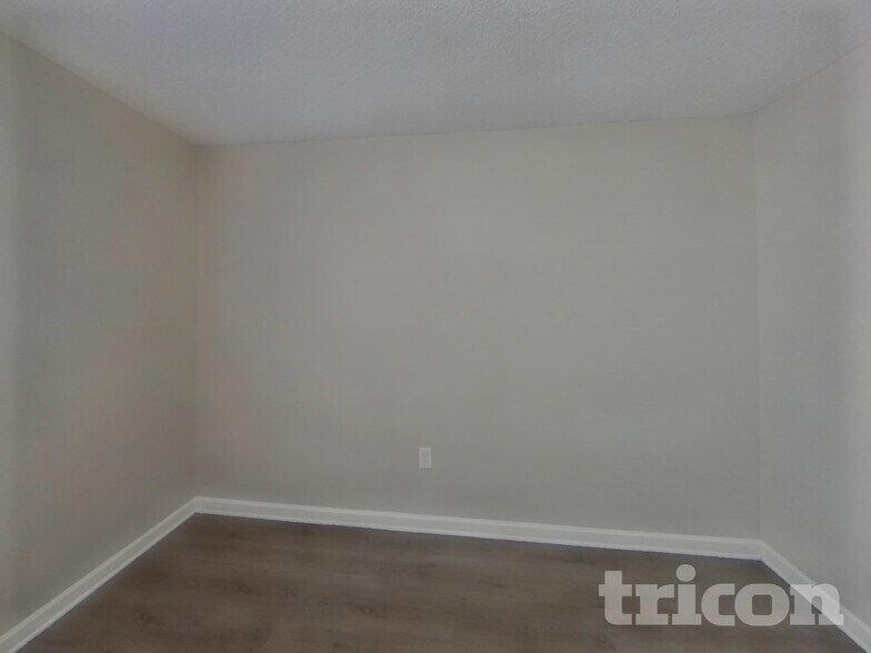 Building Photo - 5130 Daffodil Ln