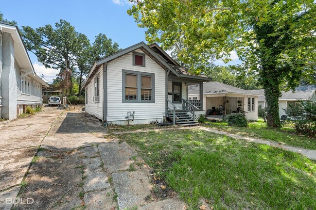 Building Photo - Charming Remodeled Home in the Heart of Sh...