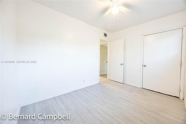 Building Photo - 918 NW 13th Ct