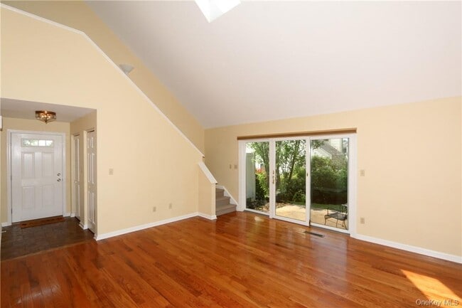 Building Photo - 218 Stoneway Ln