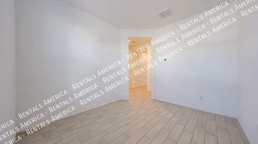 Building Photo - 15689 W Woodlands Ave