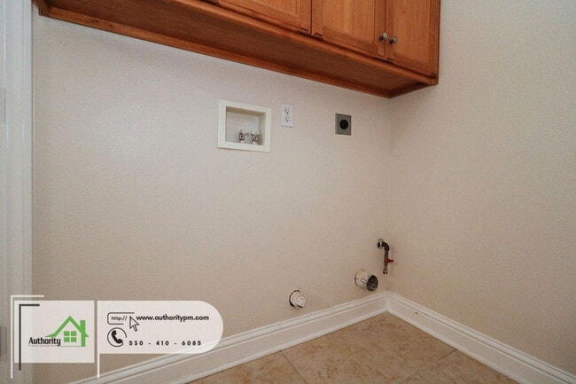 Building Photo - 618 Casa Buena St