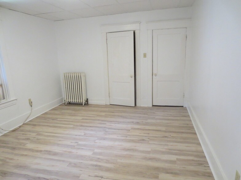 Building Photo - 2421 Beechwood Blvd