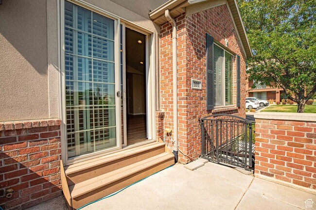 Building Photo - Incredible Lehi Townhouse